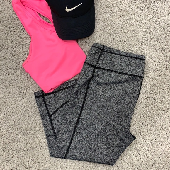 Victoria's Secret Pants - VSX Knockout Capri Leggings